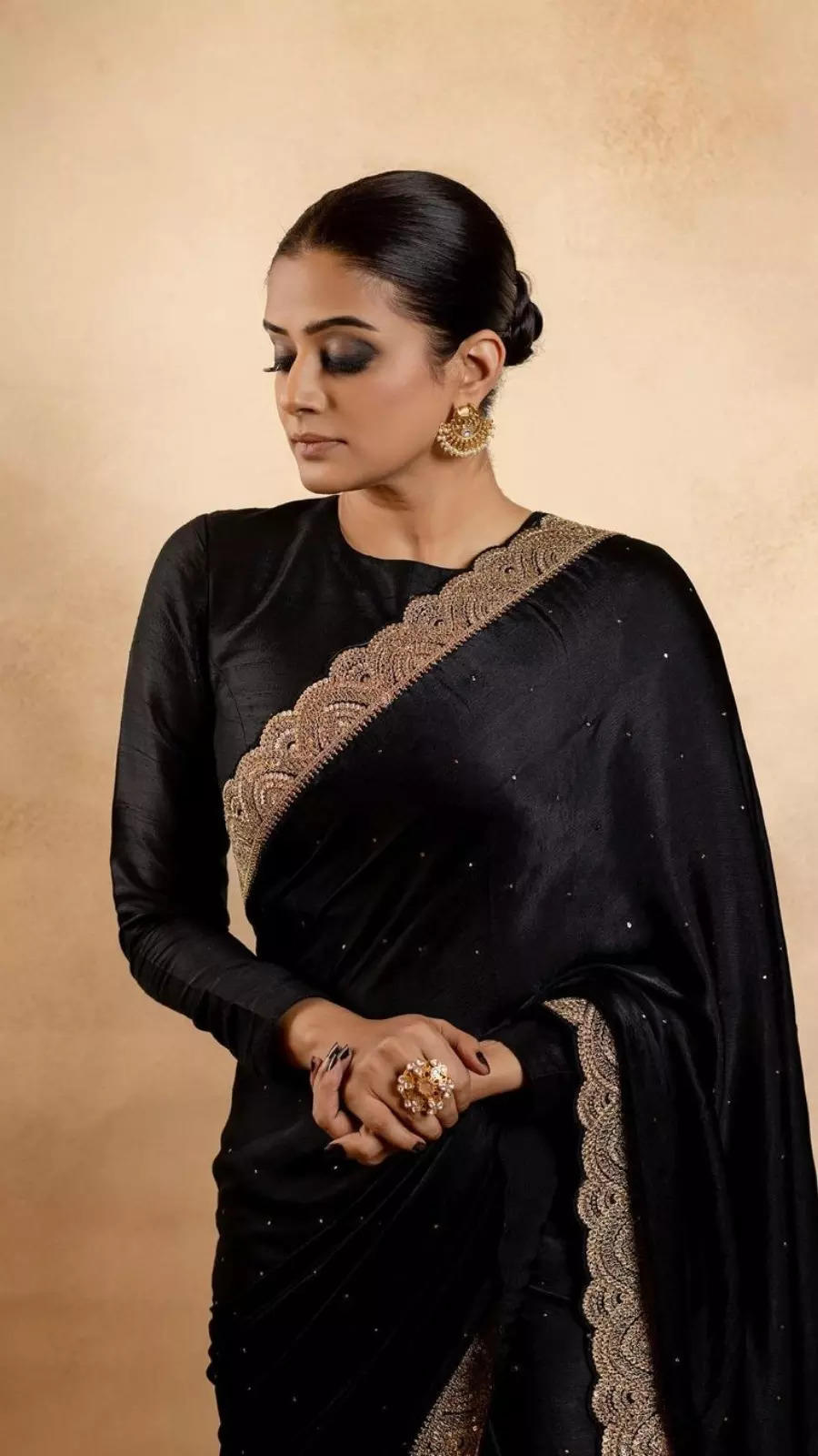 'Jawan' Actress Priya Mani’S New Pictures In Bold Black Outfit Will Leave You Gasping For Breath 