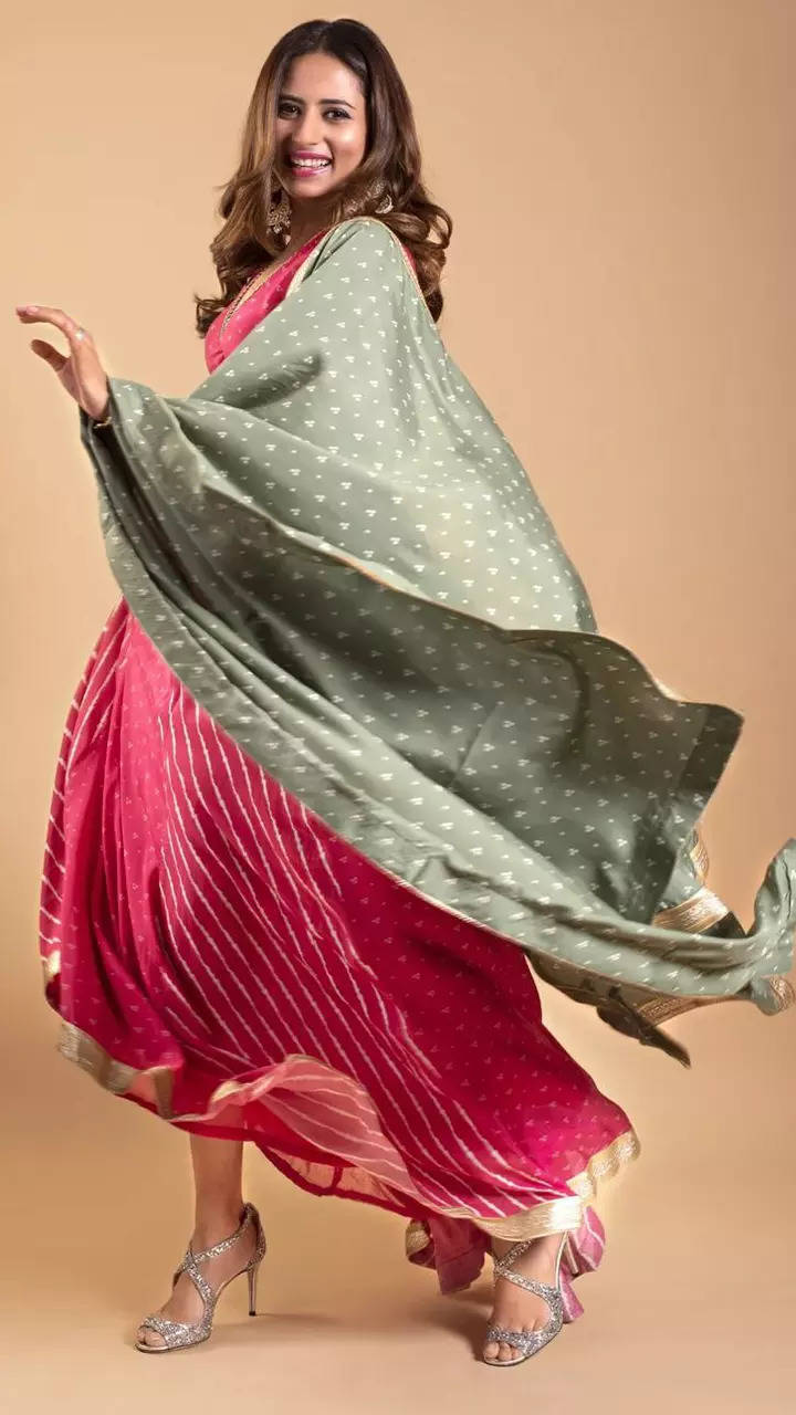 Sargun Mehta Makes A Memorable Impression In Her Stunning Ethnic Ensembles​ 