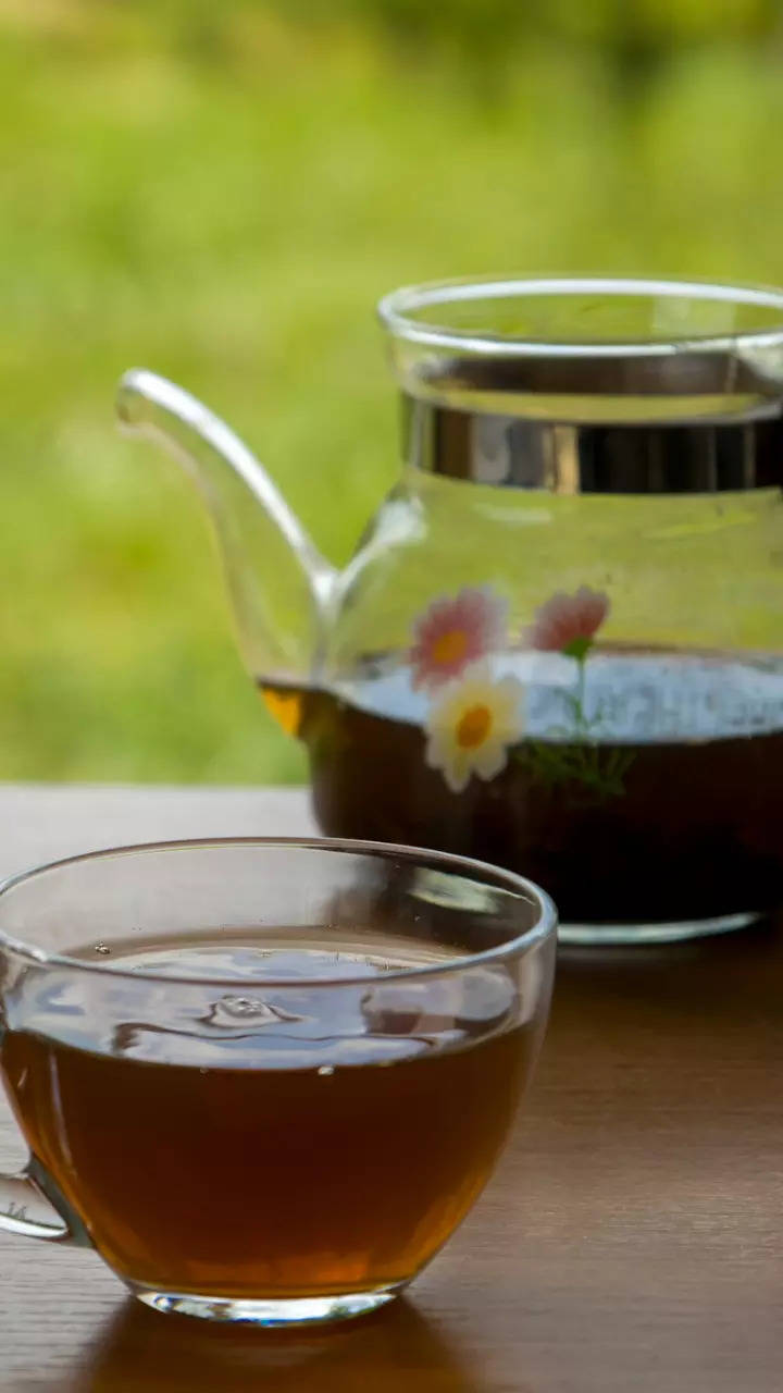 How To Make Kashmiri Kahwa Tea And Its Benefits 